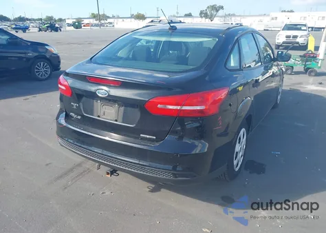 2016 Ford Focus S z USA, uszkodzony, nr VIN 1FADP3E25GL201335